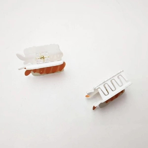 Kreative Garnelen-Sushi Haarklammern aus cremeweißem und orangefarbenem Acrylmaterial