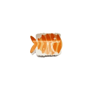 Kreative Sushi-Haarklammer mit Lachs-Acryl-Print auf weißem Hintergrund