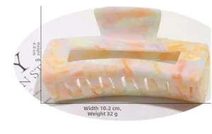 Detailed view of the large acetate hair claw clip with its specific size measurements
