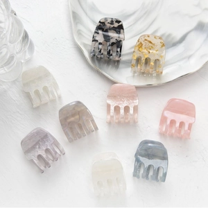 Lot de 8 pinces à cheveux évidées en acétate aux motifs marbrés et unis variés