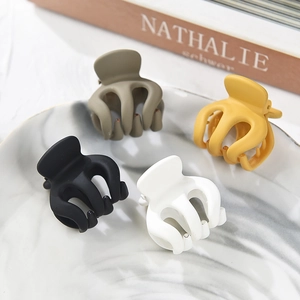Set di 4 mollette opache nere, bianche e kaki per lo styling della coda di cavallo alta