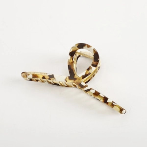 Grande molletta per capelli in acetato tartarugato con design intrecciato vintage su bianco