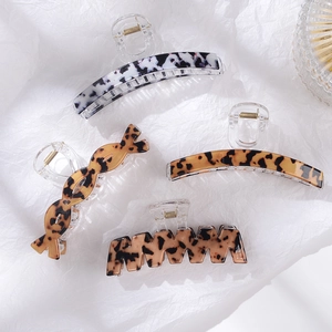 Leopard print acrylic hair claws set with floral patterns and durable metal springs