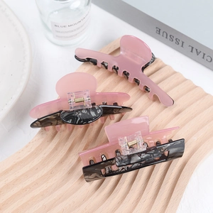 Lot de pinces à cheveux en acétate rose et marbre comprenant des modèles carrés et ondulés