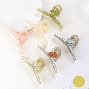 Lot de 5 pinces à cheveux élégantes avec perles et détails de cœur en couleurs pastel