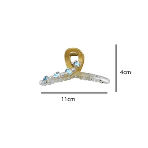 Detail view of 11cm acrylic hair claw clip with crystal heart accents and dimensions