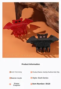 Détail de pinces à cheveux chauve-souris gothiques avec paillettes en acrylique rouge et noir