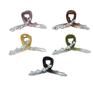 Five-piece set of elegant acrylic hair claws with crystal hearts and pearls in varied colors