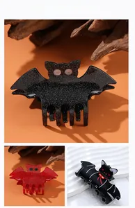Détail de pinces à cheveux en forme de chauve-souris avec paillettes pour Halloween