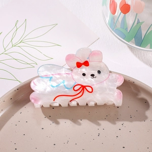 Pince à cheveux lapin mignon en acrylique avec fini nacré et détails de ruban rouge