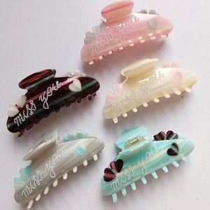 Pince Crabe en Acétate Marbre Rayé Avec Coeur Perle Artificielle Miss You Lettres Décoration Frais Sucré Accessoire Cheveux Femme