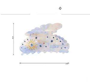 Detail view of cloud-shaped hair claw with dimensions 9cm by 5cm and 27g weight