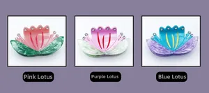 Dettagli delle mollette per capelli a forma di loto in rosa, viola e blu con strass lucidi