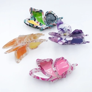 Eleganti mollette a farfalla in acetato con strass scintillanti in quattro colori vivaci