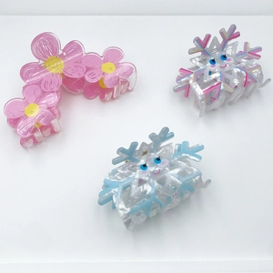 Set di tre mollette per capelli in acrilico con fiori rosa e fiocchi di neve
