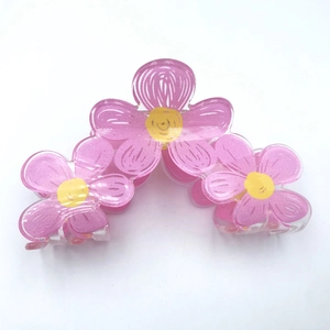Pinza per capelli in acrilico con tre fiori rosa traslucido e giallo per acconciature