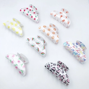 Lot de 8 pinces à cheveux colorées en acrylique avec motifs mignons cerise et cœur