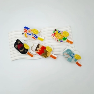 Set mit 5 kreativen Haarklammern aus Acryl im Tennisschläger-Design mit bunten Mustern