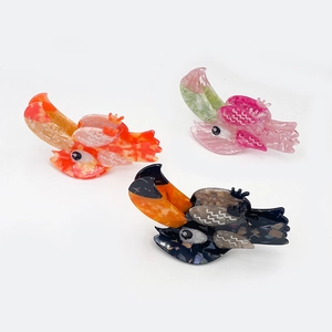 Minimalist acetate toucan hair claws with marble texture and parrot bird design