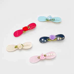 Barrettes à cheveux élégantes en acétate avec fleurs de camélia en plusieurs couleurs