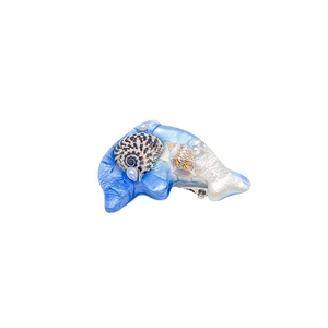 Pince à cheveux dauphin bleu nacré avec coquillage et perles blanches sur base argent