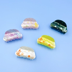 Five-piece set of ocean-themed acrylic hair claws in assorted pearlescent colors