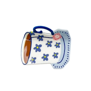 Pinza per capelli creativa in acrilico a forma di tazza di tè con motivo floreale blu