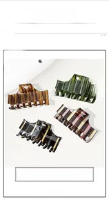 Détail de quatre grandes pinces à cheveux de style coréen avec motifs en marbre