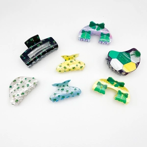 Creative Saudi National Day acrylic hair claws with palm trees, bows, and soccer patterns