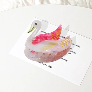 Pince à cheveux cygne en acétate rose et blanc avec détails jaunes pour coiffures