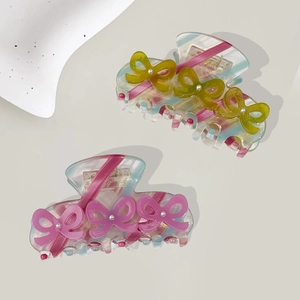Pince à cheveux colorée en acétate avec nœuds, perles et motif arc-en-ciel pour femmes
