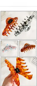 Détails de grandes pinces à cheveux en acétate avec perles élégantes et motifs variés