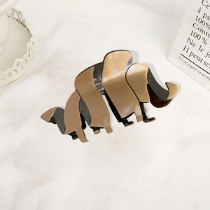 Minimalist acetate tortoiseshell hair claw clip with brown marble pattern for women