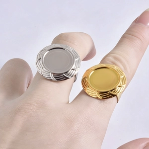 Anillo ajustable de acero inoxidable con base redonda y borde de cuerda trenzada