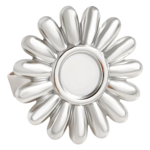 Vue détaillée de la bague marguerite en argent avec centre concave pour création bijoux