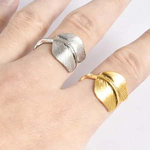 Adjustable leaf-shaped stainless steel rings in gold and silver finish for men and women