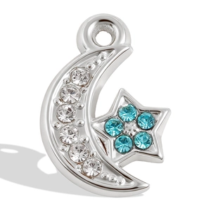 Gros plan d'un pendentif lune argenté avec strass étoiles bleus et anneau de fixation