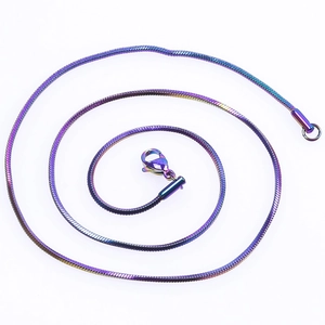 Collana a catena a serpente quadrata da 1,5mm in acciaio inossidabile arcobaleno con chiusura