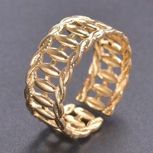 Bague ajustable en acier titane doré évidé avec motif ovale coloré pressé à l'huile