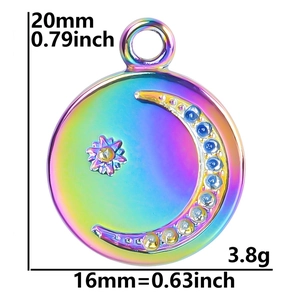 Colgante celestial de acero arcoíris con luna, estrella y detalles de dimensiones