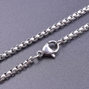 Close-up of 2.5mm stainless steel box chain necklace with durable lobster clasp detail