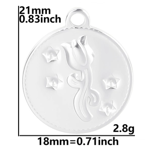 Pendentif en argent poli affichant les dimensions de 21 mm de haut et 18 mm de large