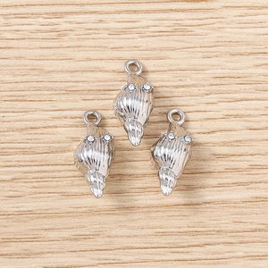 Trois pendentifs coquillages en métal avec strass brillants pour bijoux artisanaux