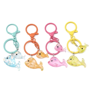 Set di quattro portachiavi a delfino in resina glitterata in ciano arancio rosa e giallo