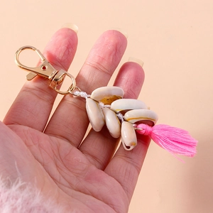 Fashion seashell keychain with pink tassels and lobster clasp for beach bags