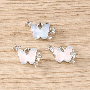 Détails des pendentifs papillon opalescents avec étoiles pour la création de bijoux DIY