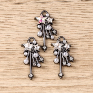 Black Y2K star pendant with pearls and rhinestones for DIY necklace making