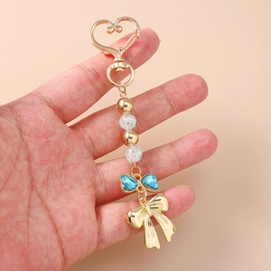 Porte-clés cœur doré chic avec nœud bleu et perles en cristal pour décoration de sac