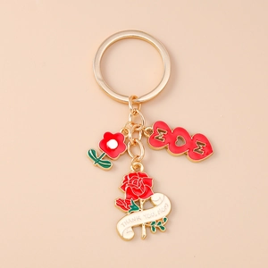 Detail of gold-plated MOM heart keychain with rose pendant and Thank You Mom ribbon