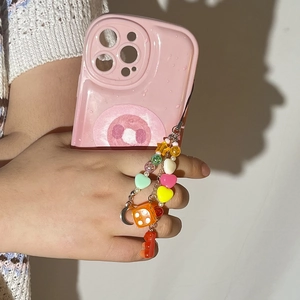 Coque de téléphone rose avec lanière de perles colorées en acrylique ours et cœur